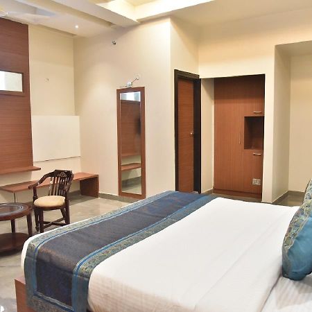 Hotel Rk Grand Varanasi Luaran gambar