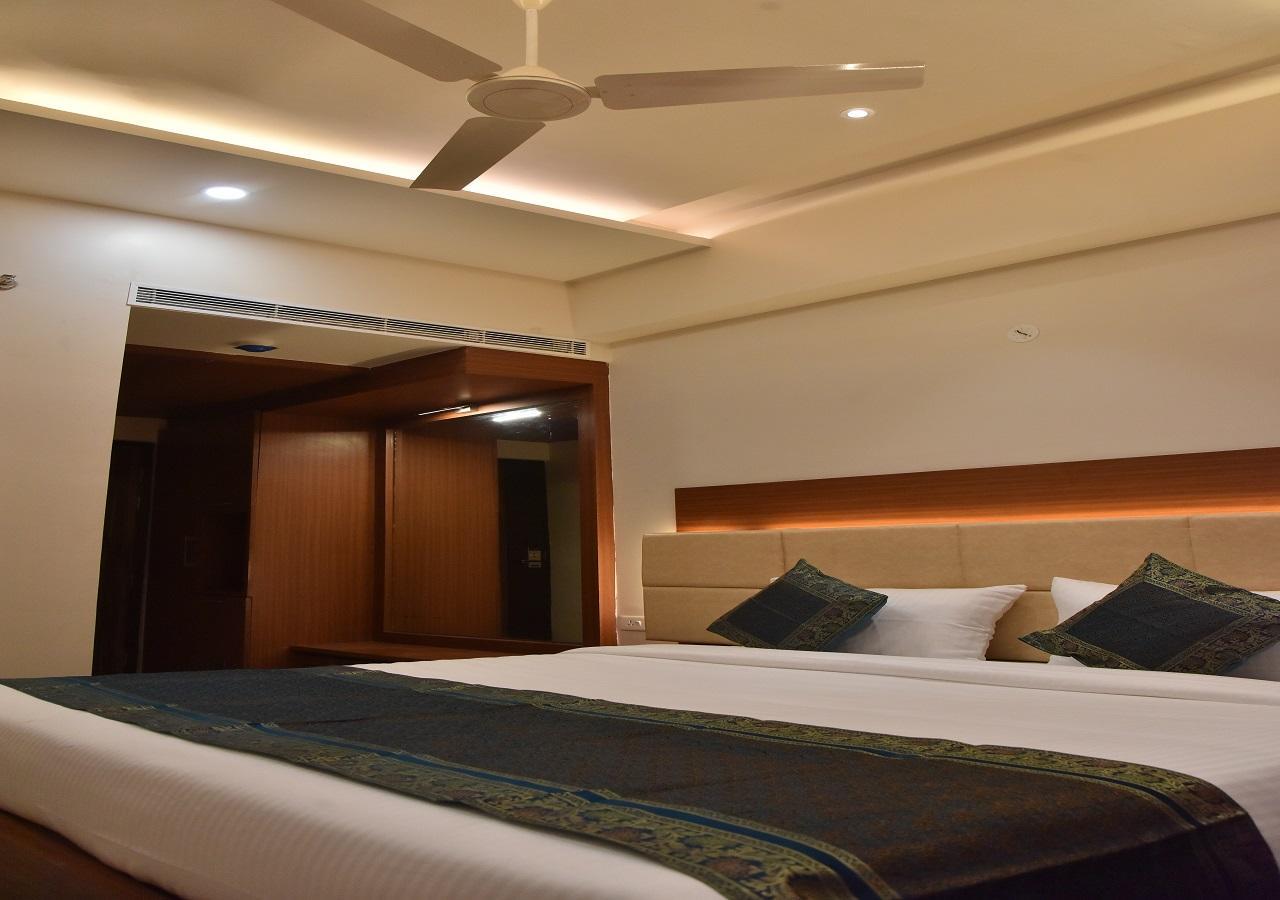 Hotel Rk Grand Varanasi Luaran gambar
