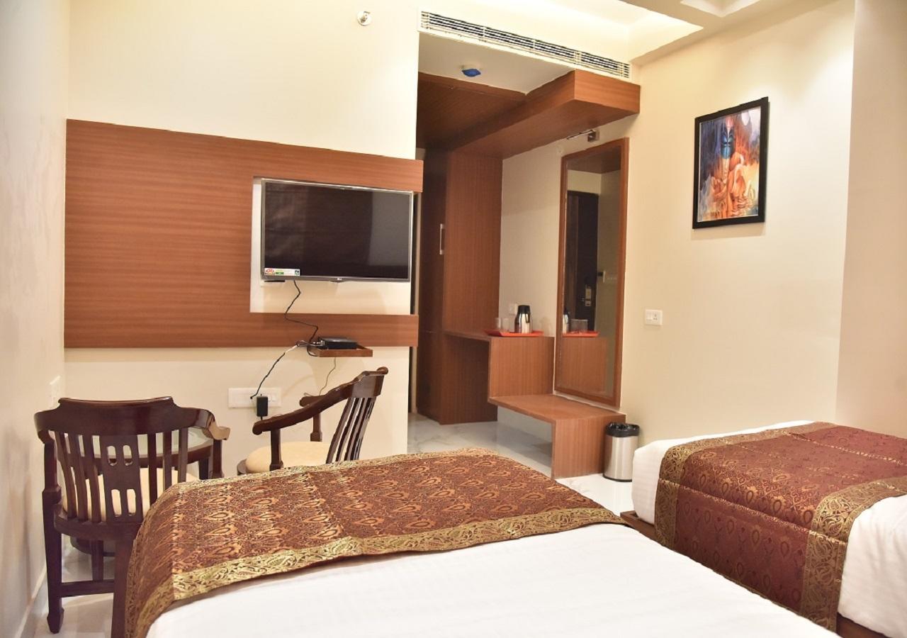 Hotel Rk Grand Varanasi Luaran gambar