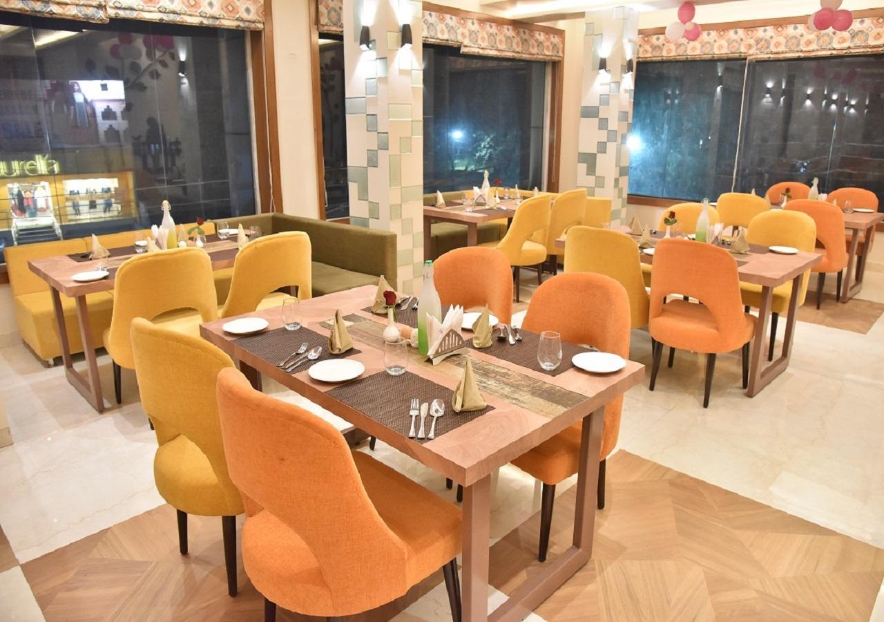 Hotel Rk Grand Varanasi Luaran gambar