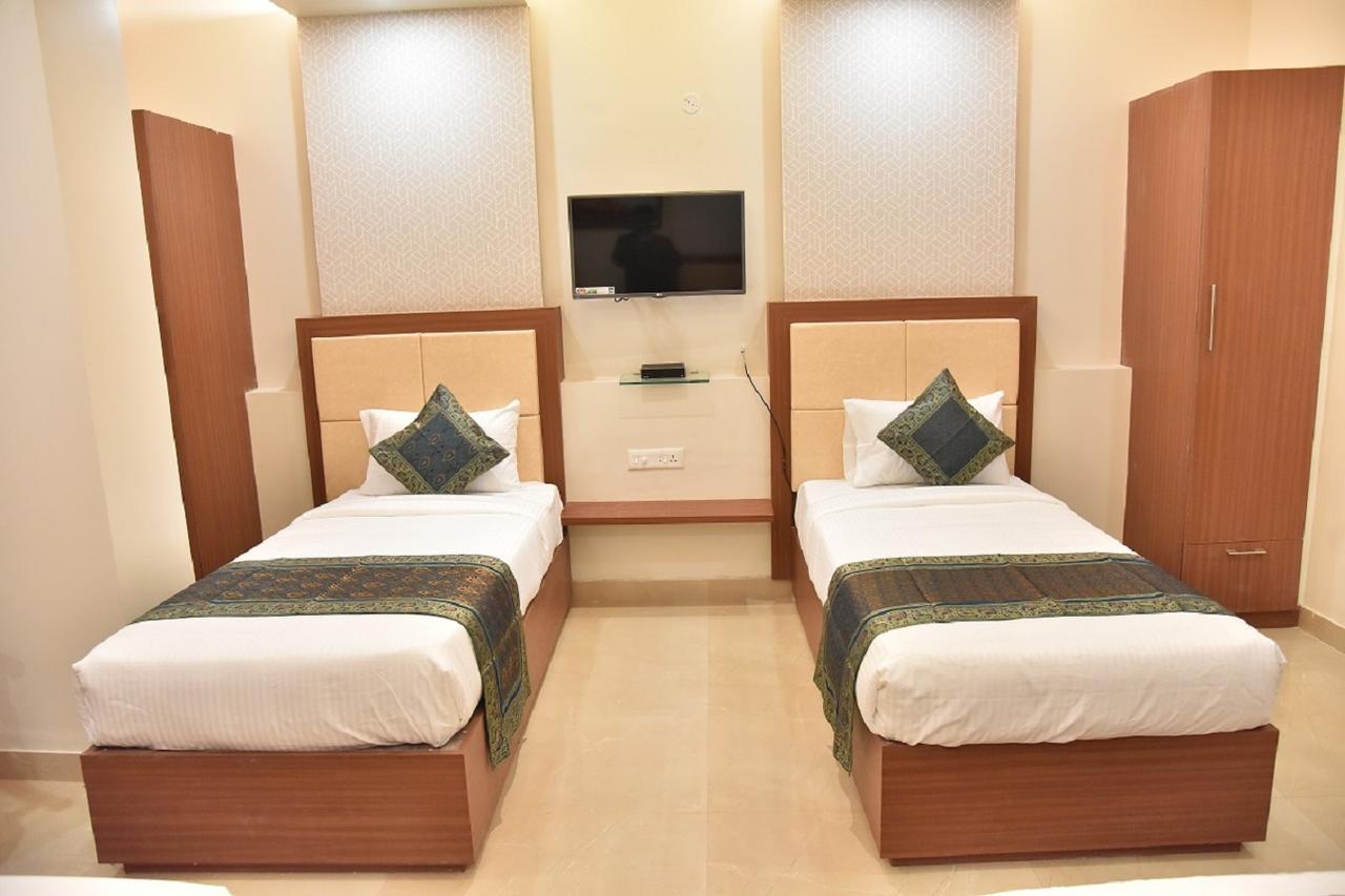Hotel Rk Grand Varanasi Luaran gambar