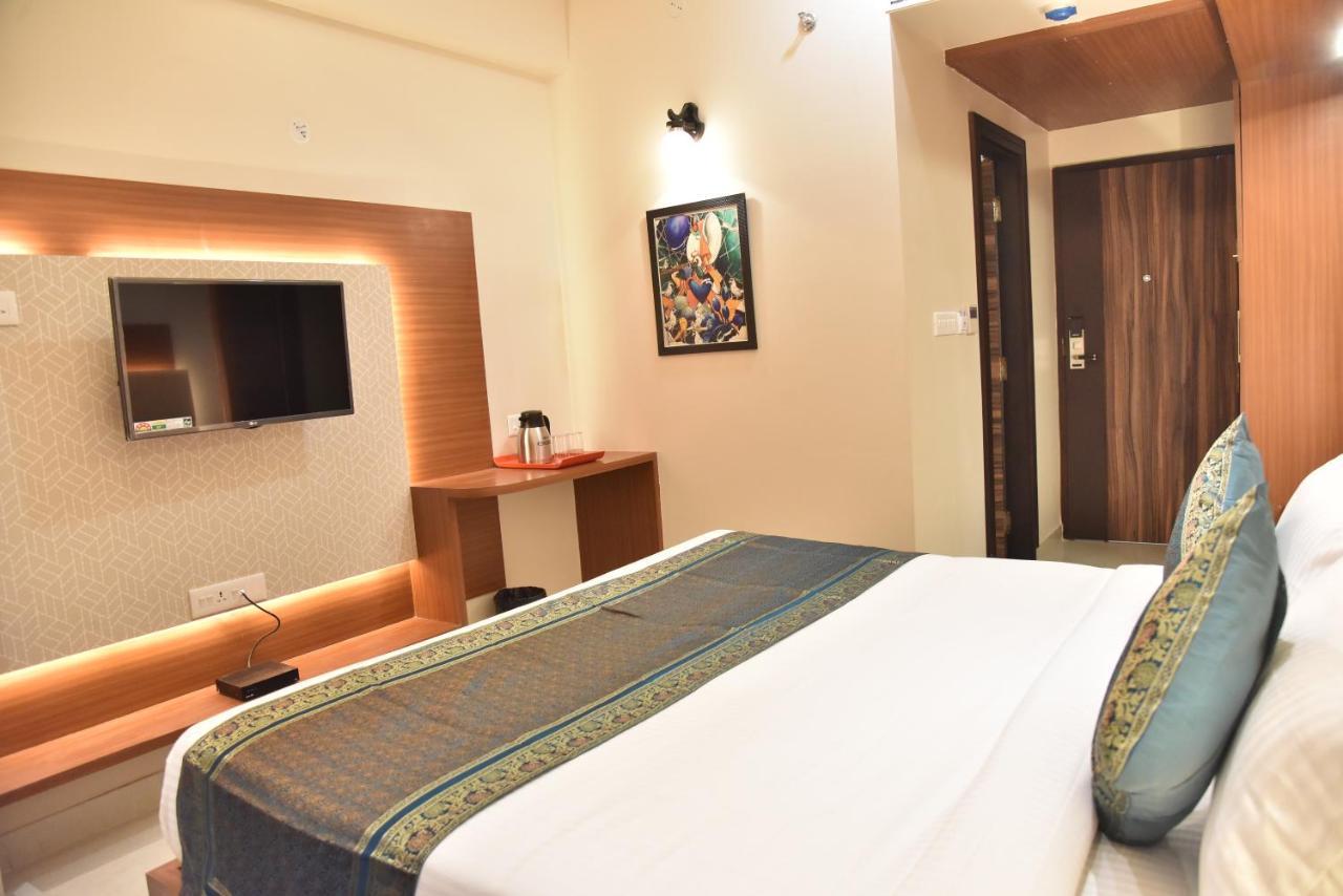 Hotel Rk Grand Varanasi Luaran gambar